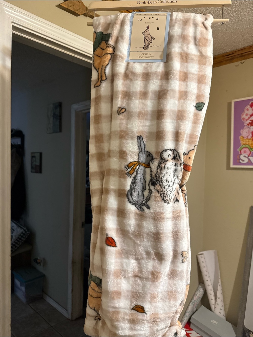 Disney Beige Checkered Winnie the Pooh Plush Pet Throw